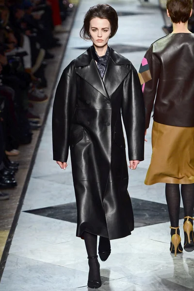 Look 17